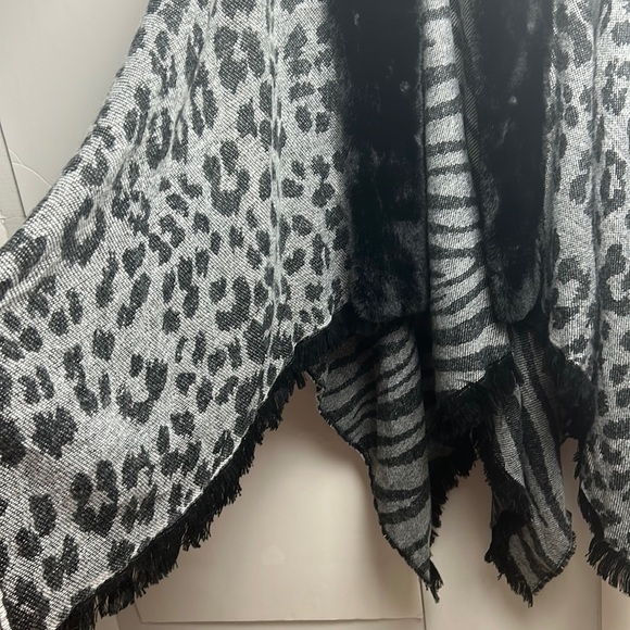 FAUX Fur Trim Open Front Vintage\Retro Inspired Pancho Cape Soft Warm One Size - Picture 12 of 16